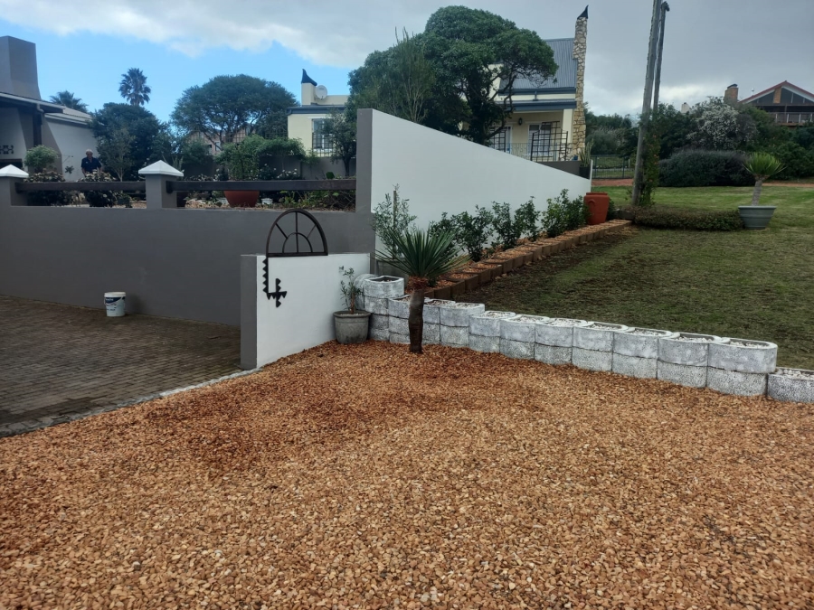 5 Bedroom Property for Sale in Stilbaai Wes Western Cape